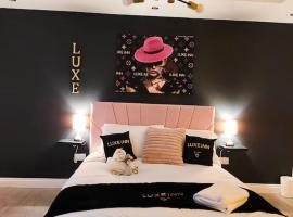 Luxury, 4 Bedroom House, FREE Parking, Borehamwood，位于博勒姆伍德的酒店