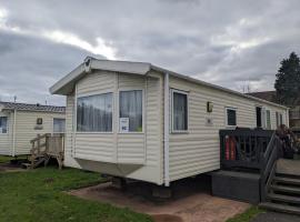 Static Caravan on Lady's Mile Holiday Park，位于道利什的木屋