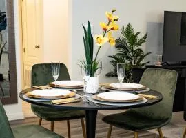 Lavishly Decorated 3-Bedroom Home Near Samsung-Taylor with King-Sized Bed