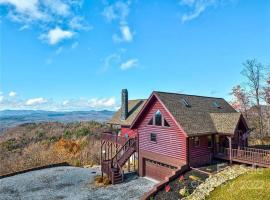 Luxury Mountain Cabin Retreat w/ Stunning Views，位于Bostic的酒店
