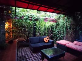 Chenille House HOSTAL con garaje y jardín，位于Munro的酒店