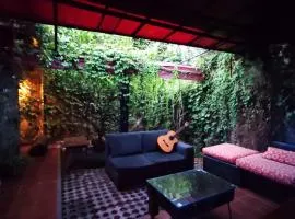 Chenille House HOSTAL con garaje y jardín