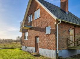 3 Bedroom Lovely Home In Bullaren，位于Bullaren的酒店