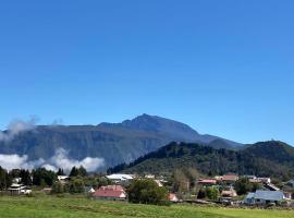 Maison a Bourg- Murat proche de la cité du volcan，位于卡夫尔高原的酒店