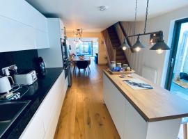 Tregenna House - St Ives, A Beautiful Newly Refurbished 4 Bedroom Family Town House With Alfresco Dining Garden and Private Parking Spaces，位于圣艾夫斯的乡村别墅