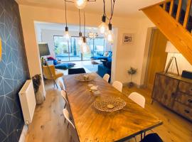 Tregenna House - St Ives, A Beautiful Newly Refurbished 4 Bedroom Family Town House With Alfresco Dining Garden and Private Parking Spaces，位于圣艾夫斯的度假屋