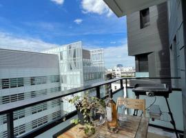 Luxury & Cosy apart with balcony Eiffel Tower view，位于伊西莱穆利诺的公寓