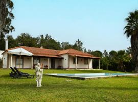 Fantástica Casa de Campo com Piscina perto de Lisboa，位于圣塔伦的乡间豪华旅馆