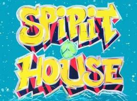 SpiritHouse Hostel，位于阿姆波尔的酒店