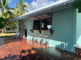 Fare Eimeo - Local-Chic Beachfront Cottage，位于Hauru的酒店