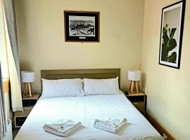 Family Hotel，位于巴瑟斯特的酒店