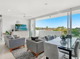 Modern Contemporary Southport Apartment - CoastHM