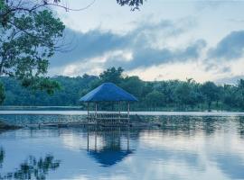 Almost Heaven Lake Resort by Cocotel，位于Cavinti的度假村