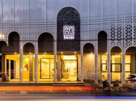 BJ city hotel，位于素叻素叻他尼机场 - URT附近的酒店
