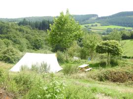 Camping La Forêt du Morvan，位于Larochemillay的家庭/亲子酒店