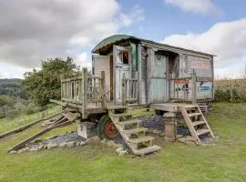 Glamping Wagon - 1 x Double Bed 2 x Single Bed