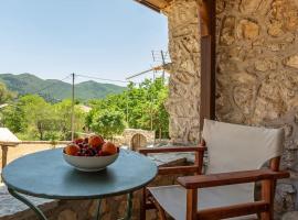 PONTZOS - Traditional stonehouse in the heart of Lefkada，位于Alexandros的度假屋