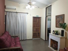 Casa residencial en ubicación preferencial Dorrego，位于瓜伊马延的度假屋