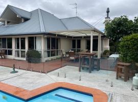 Summer Retreat - Blenheim Holiday Home，位于布伦海姆的酒店