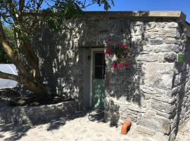 Glynn's Charming cottage in the Burren，位于Fanore的海滩短租房