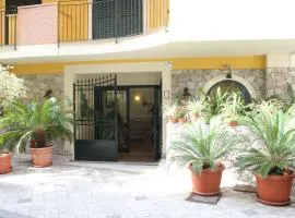 Le Tartarughe Aparthotel，位于勒托阳尼的公寓式酒店