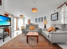 Villa with pool overlooking the Atlantic Ocean and Parque Holandes