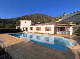 Maison climatisée 5 pièces avec piscine et jardin, 7 couchages - Cavalaire-sur-Mer - FR-1-226B-86，位于滨海卡瓦莱尔的酒店