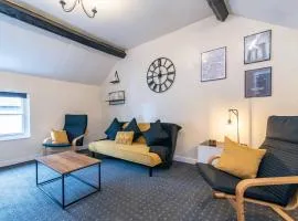 Characterful 2 bedroom apartment - Central location