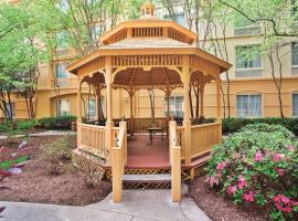 La Quinta Inn & Suites by Wyndham University Area Chapel Hill，位于达拉姆的酒店