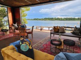 Mukwa River Lodge，位于利文斯顿的酒店