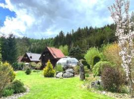 Charming cottage KLARA with Sauna, Nature&Privacy near Prague，位于Malé Kyšice的带停车场的酒店