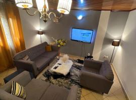 AU COEUR DE BONAMOUSSADI-WIFI-PARKING-GARDIENS-24H，位于杜阿拉的乡村别墅