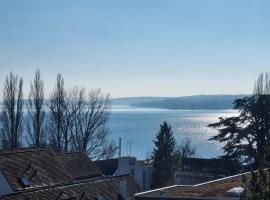 Ferien Appartment Panoramica mit Seeblick，位于于伯林根的海滩短租房