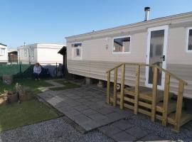 Caravan 2 bedroom - New Camping Ideal，位于德哈恩的豪华帐篷营地