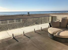 Beautiful Ocean Front Coastal Sunset Beach House，位于奥克斯纳德的酒店