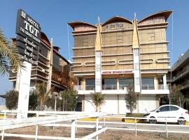 The Grand Takshak Hotel，位于Mehsāna的酒店