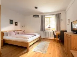 Bernhardhof - Pension, Guest-House & Apartments