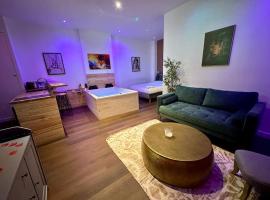 Colline, La suite cinéma spa privée，位于南希的酒店