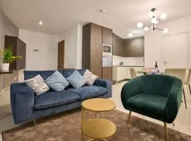 Luxury & Beach 2 min away