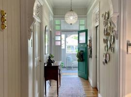 Gorgeous Arthouse Queenslander In Ipswich，位于Bundamba的度假屋