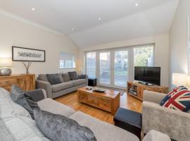 Modern 3 Bedroom with Garden in Reading - Pass the Keys，位于雷丁的酒店