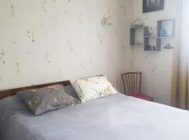 Chambre chaleureuse à la campagne