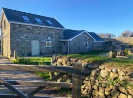 Bwthyn Gwenyn Yr Haf Summer Bee Barns，位于尼芬的酒店