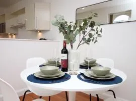 Modern City Apartment , 2-Bed, En-Suite, Central