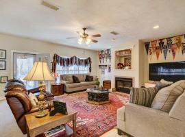 Starkville Vacation Rental about 2 Mi to MSU!，位于斯塔克维尔的酒店