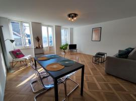 Appartement tout confort rénové avec vue - Tilleul 5，位于弗里堡Jo Siffert Fountain by Jean Tinguely附近的酒店