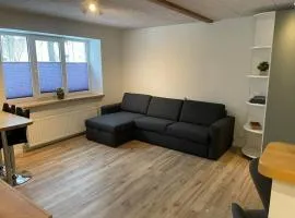 Ar visām nepieciešamajām lietām. Tuvu centram