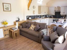 Fuesli Lodge - Boutique Cottage at Harrys Cottages，位于Pen y Clawdd的度假屋