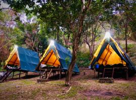 蒙特阿凡根生态冒险乐园度假屋，位于科隆的豪华帐篷营地
