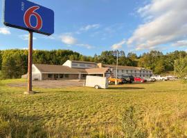 Motel 6 Norway MI，位于Norway挪威山附近的酒店